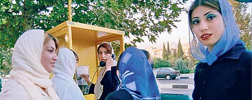 Telefon - von der Freiburgerin Ulla Kimmig aus der Reihe: Iran. Stillstand oder Aufbruch?