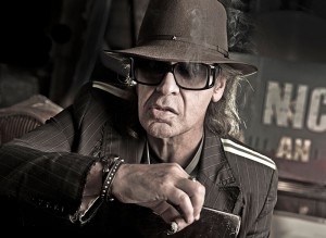 Udo Lindenberg Portraitfoto von Udo Lindenberg mit Zigarre, Hut und Sonnenbrille