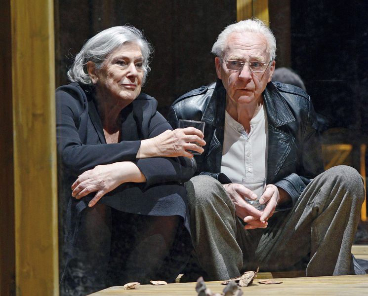 Die Schauspieler Margot Gödros und Hartmut Stanke in "Das Gartenhaus". (© Tanja Dorendorf)