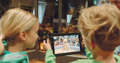 Animierte Plüschtierwelten: Das Spielzeug Welten Museum Basel zeigt seine große Sammlung in erweiterter Realität