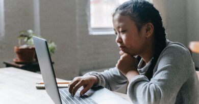 Ein Gespräch mit Susanne Strigel, Kinder- und Jugendtherapeutin (Wildwasser e.V.), über Risiken und Gefahren sexuellen Kindesmissbrauchs im Netz