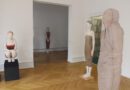 Die Unruhe der Stille: „Neue Skulpturen“ von Walter Moroder in der Galerie Albert Baumgarten