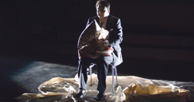 „Ich werde nicht hassen“ gastierte im Theater Freiburg – die bewegende Geschichte eines palästinensischen Arztes und die eindrucksvolle Weigerung, sich dem Hass zu ergeben