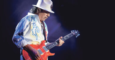 „Ich salutiere nicht vor korrupten Regierungen“: Im Gespräch mit Carlos Santana, Musiker, Woodstock-Veteran, Weltstar