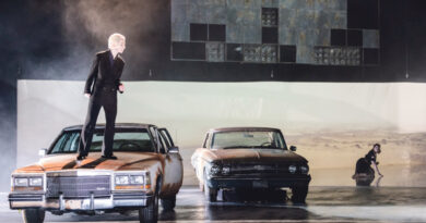 Einsamkeit im Cadillac: André de Ridder dirigiert Georg Friedrich Händels Oper „Alcina“ am Freiburger Theater